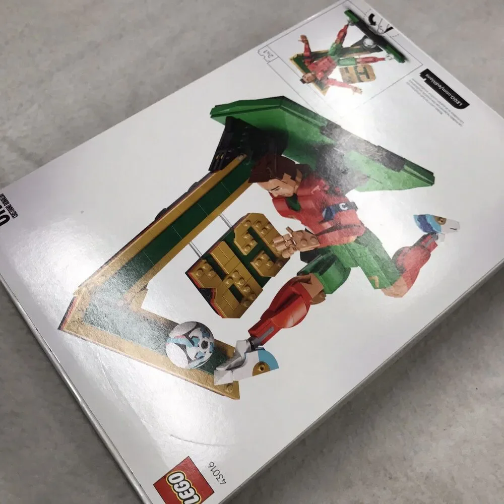 LEGO Editions 43016 CR7 Cristiano Ronaldo – Soccer Legend 854 pcs World Cup